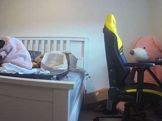 voyeurcam-sexy-little-ana-01