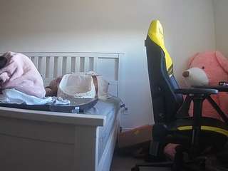 voyeurcam-sexy-little-ana-01