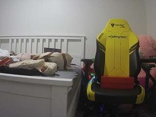 voyeurcam-sexy-little-ana-01