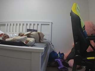 voyeurcam-sexy-little-ana-01