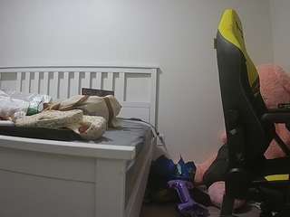 voyeurcam-sexy-little-ana-01