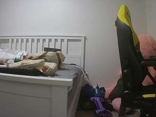 voyeurcam-sexy-little-ana-01