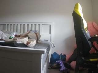 voyeurcam-sexy-little-ana-01
