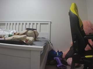 voyeurcam-sexy-little-ana-01