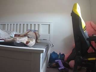 voyeurcam-sexy-little-ana-01