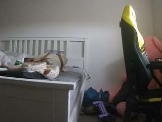 voyeurcam-sexy-little-ana-01