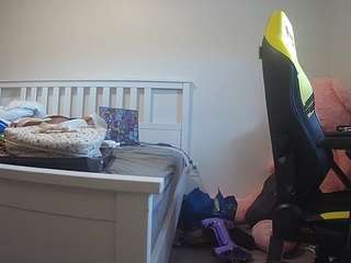 voyeurcam-sexy-little-ana-01