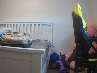 voyeurcam-sexy-little-ana-01