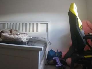 voyeurcam-sexy-little-ana-01