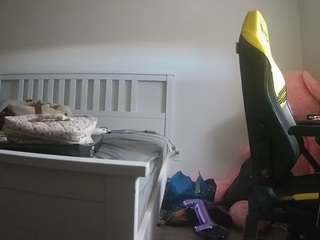voyeurcam-sexy-little-ana-01