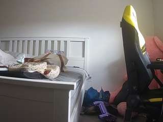 voyeurcam-sexy-little-ana-01