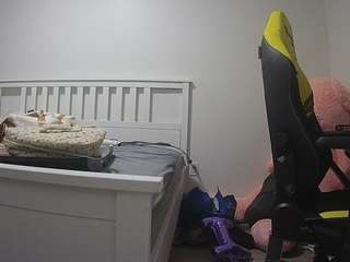 voyeurcam-sexy-little-ana-01