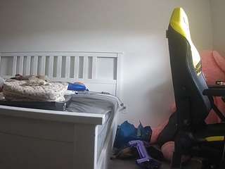 voyeurcam-sexy-little-ana-01