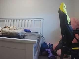 voyeurcam-sexy-little-ana-01