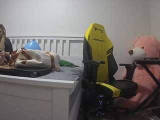 voyeurcam-sexy-little-ana-01