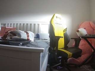 voyeurcam-sexy-little-ana-01
