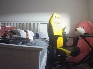 voyeurcam-sexy-little-ana-01