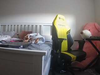 voyeurcam-sexy-little-ana-01