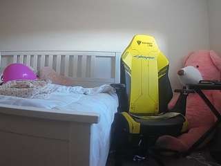 voyeurcam-sexy-little-ana-01