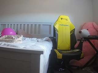 voyeurcam-sexy-little-ana-01