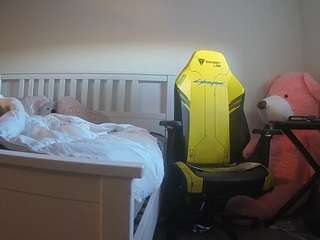 voyeurcam-sexy-little-ana-01