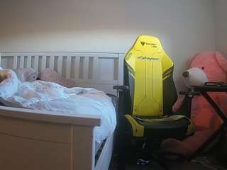 voyeurcam-sexy-little-ana-01