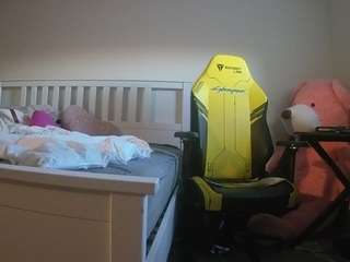 voyeurcam-sexy-little-ana-01