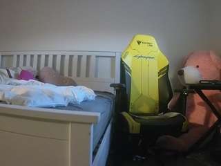 voyeurcam-sexy-little-ana-01
