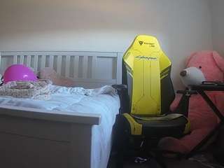 voyeurcam-sexy-little-ana-01