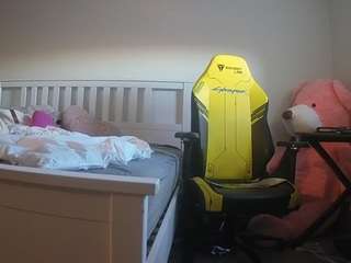 voyeurcam-sexy-little-ana-01