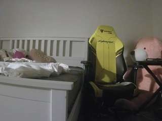 voyeurcam-sexy-little-ana-01