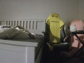 voyeurcam-sexy-little-ana-01