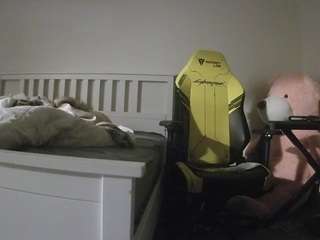 voyeurcam-sexy-little-ana-01