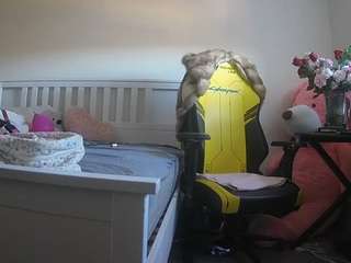 voyeurcam-sexy-little-ana-01