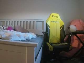voyeurcam-sexy-little-ana-01
