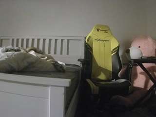 voyeurcam-sexy-little-ana-01