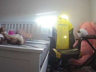 voyeurcam-sexy-little-ana-01