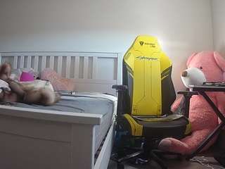 voyeurcam-sexy-little-ana-01
