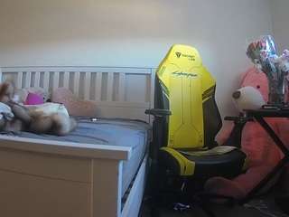 voyeurcam-sexy-little-ana-01