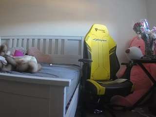 voyeurcam-sexy-little-ana-01