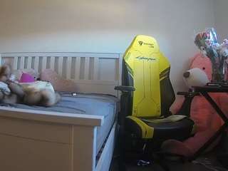 voyeurcam-sexy-little-ana-01