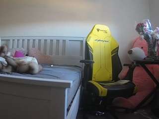 voyeurcam-sexy-little-ana-01
