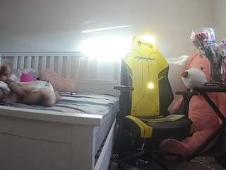 voyeurcam-sexy-little-ana-01