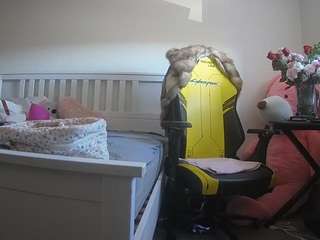 voyeurcam-sexy-little-ana-01