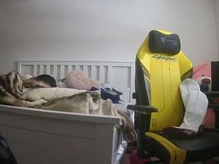 voyeurcam-sexy-little-ana-01's CamSoda show and profile