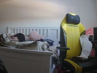 voyeurcam-sexy-little-ana-01