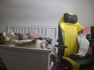 voyeurcam-sexy-little-ana-01