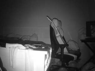 voyeurcam-sexy-little-ana-01's CamSoda show and profile