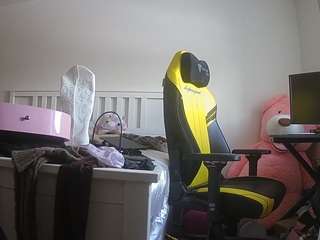 voyeurcam-sexy-little-ana-01