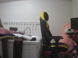 voyeurcam-sexy-little-ana-01's CamSoda show and profile